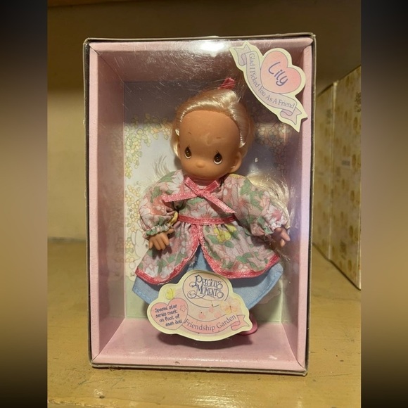 Precious Moments Friendship doll - Picture 1 of 3